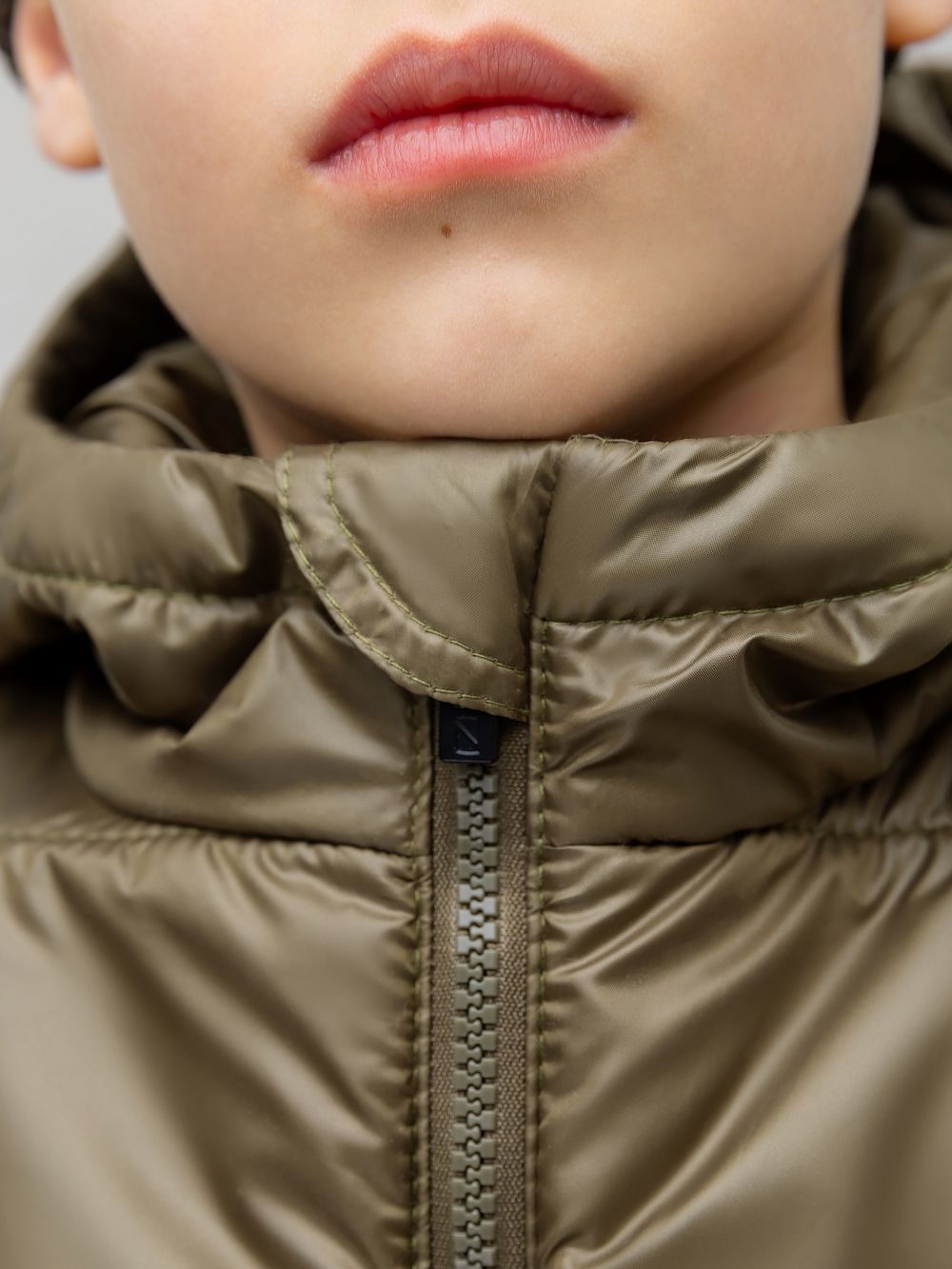 Жилет с капюшоном - фото 6