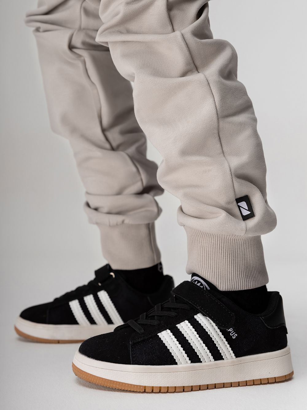 Костюм с бомбером на молнии - фото 6