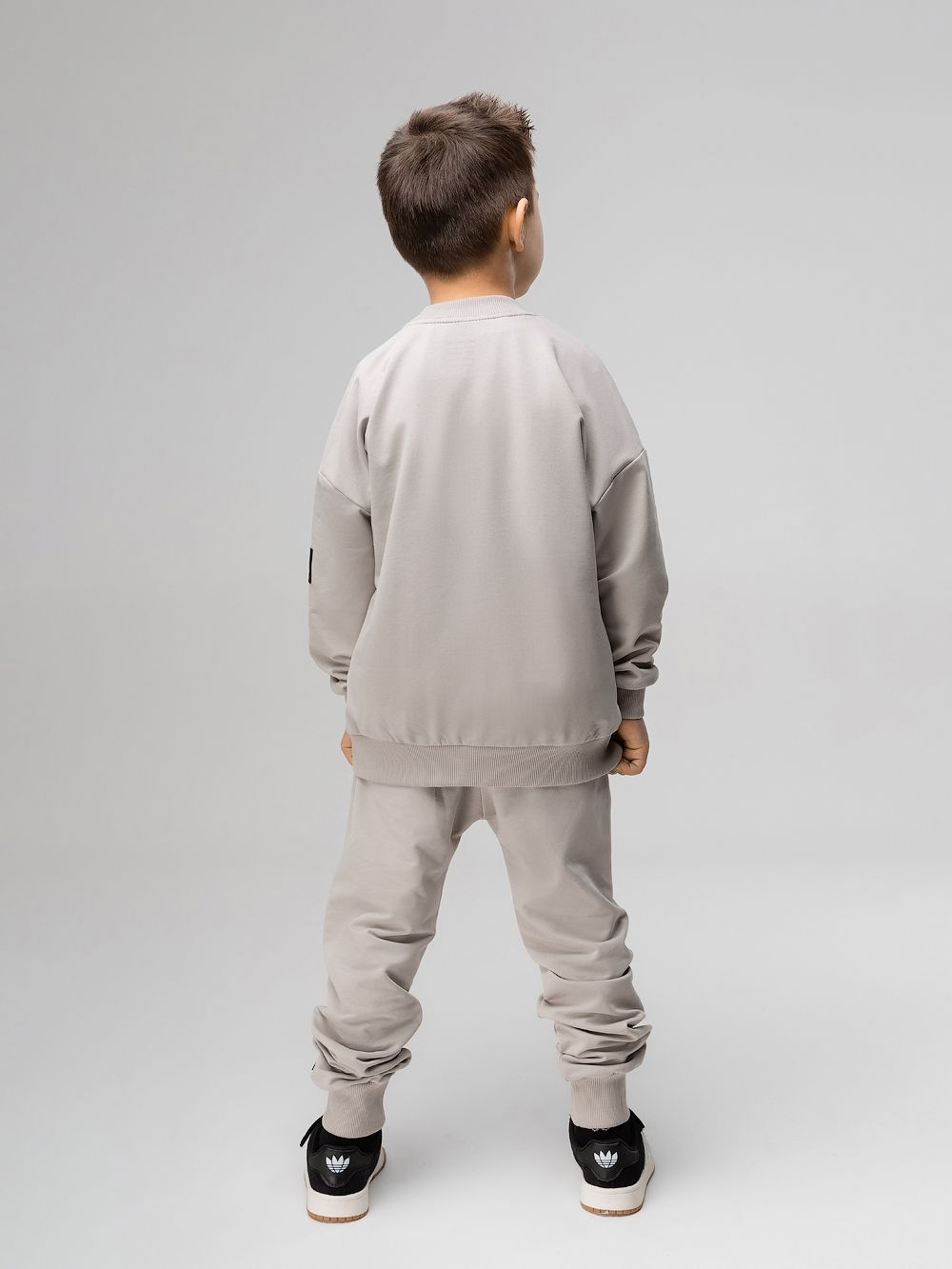 Костюм с бомбером на молнии - фото 7