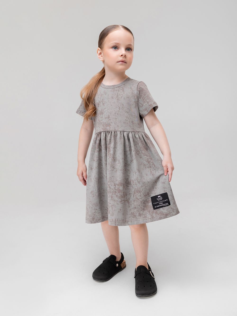 Платье с коротким рукавом - фото 1