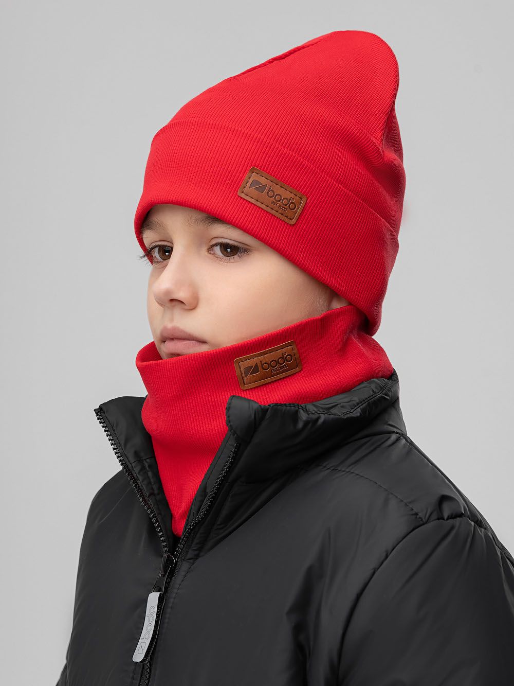 Комплект (шапка, снуд) с кожзам нашивкой - фото 2