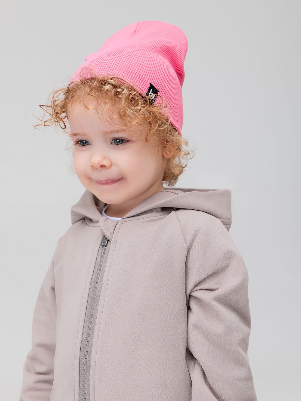 Шапка в рубчик для малышей - фото 1