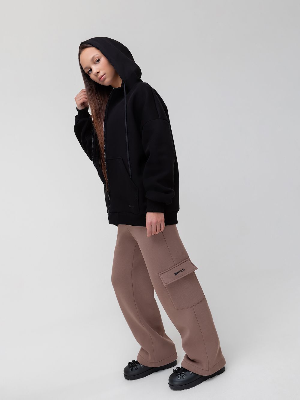 Брюки с затяжками внизу - фото 2