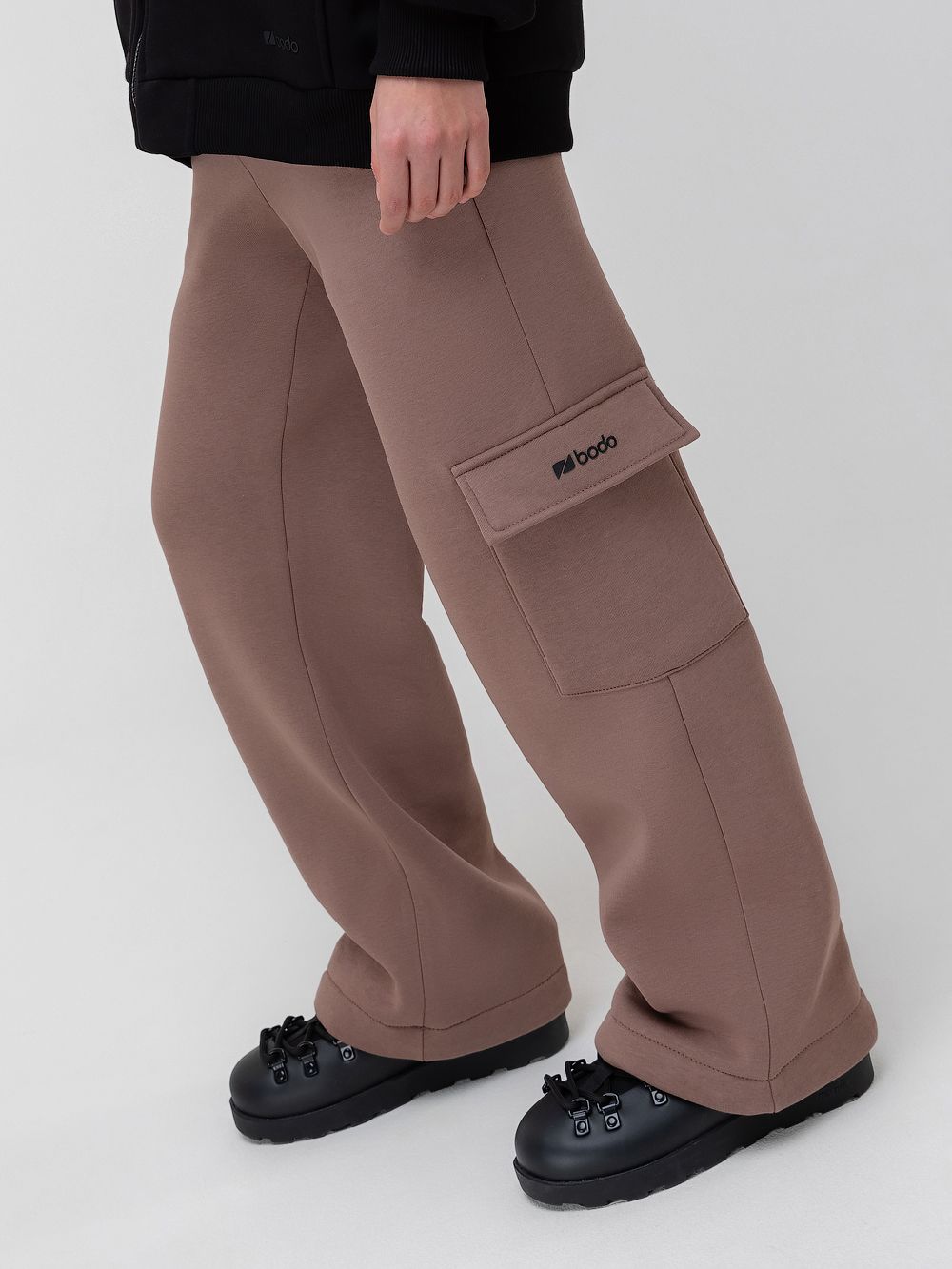 Брюки с затяжками внизу - фото 8