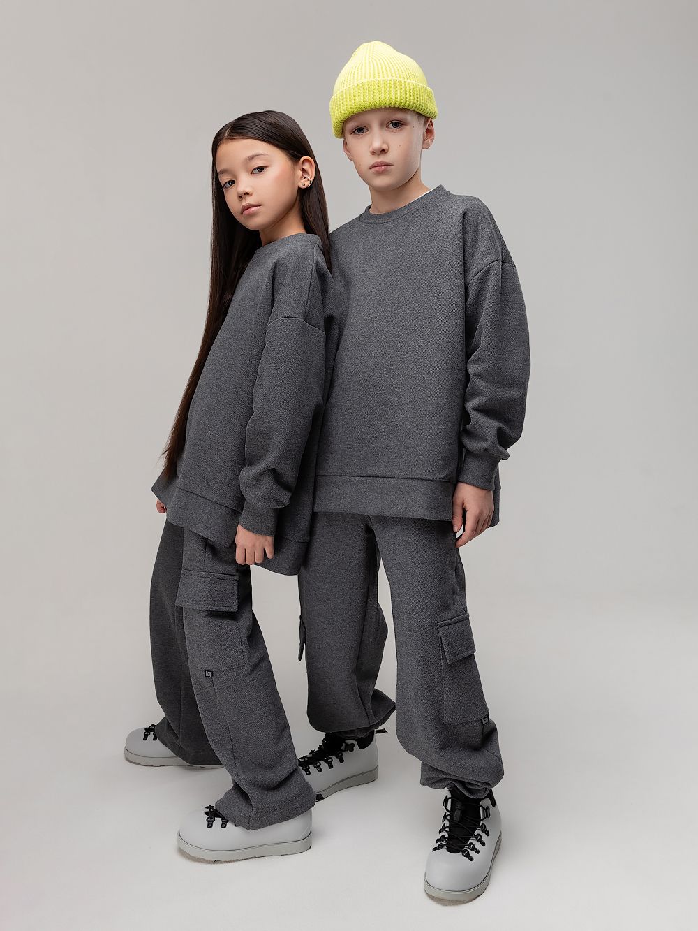 Костюм с разрезами по бокам - фото 1