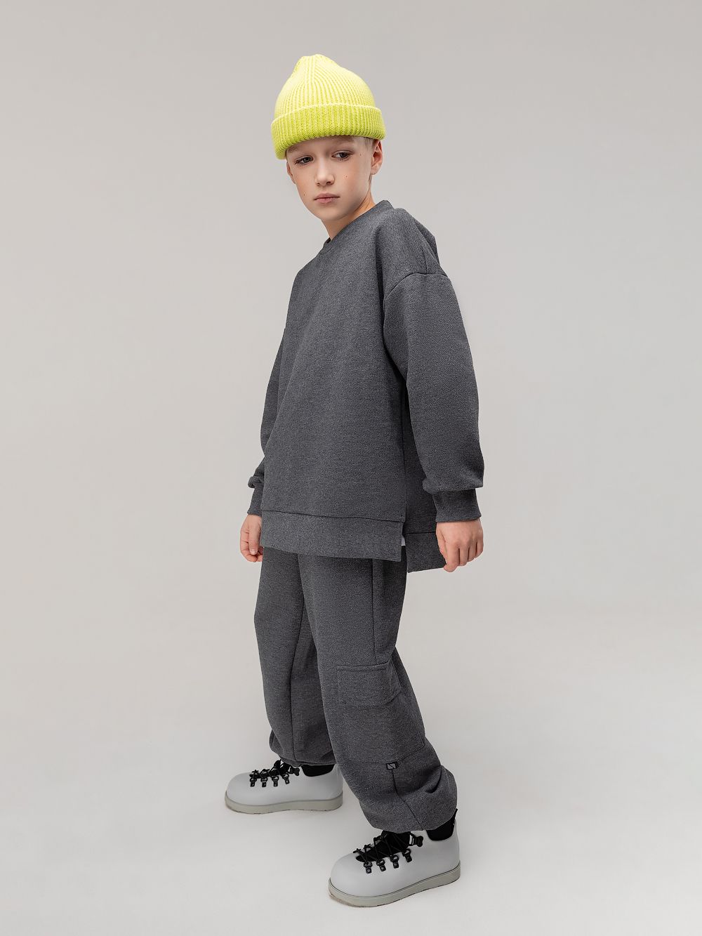 Костюм с разрезами по бокам - фото 6