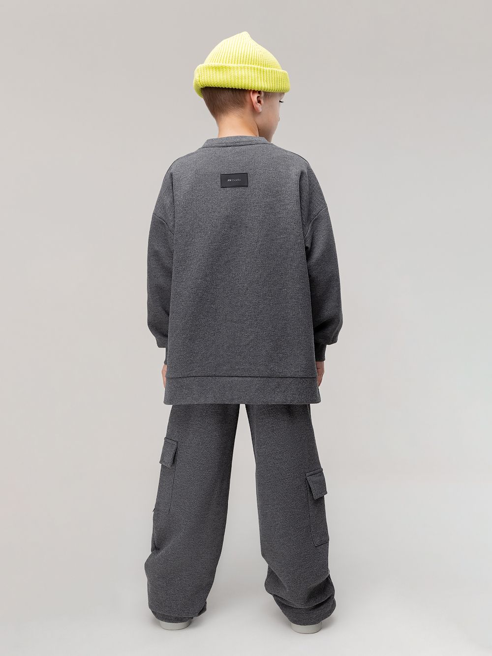 Костюм с разрезами по бокам - фото 9