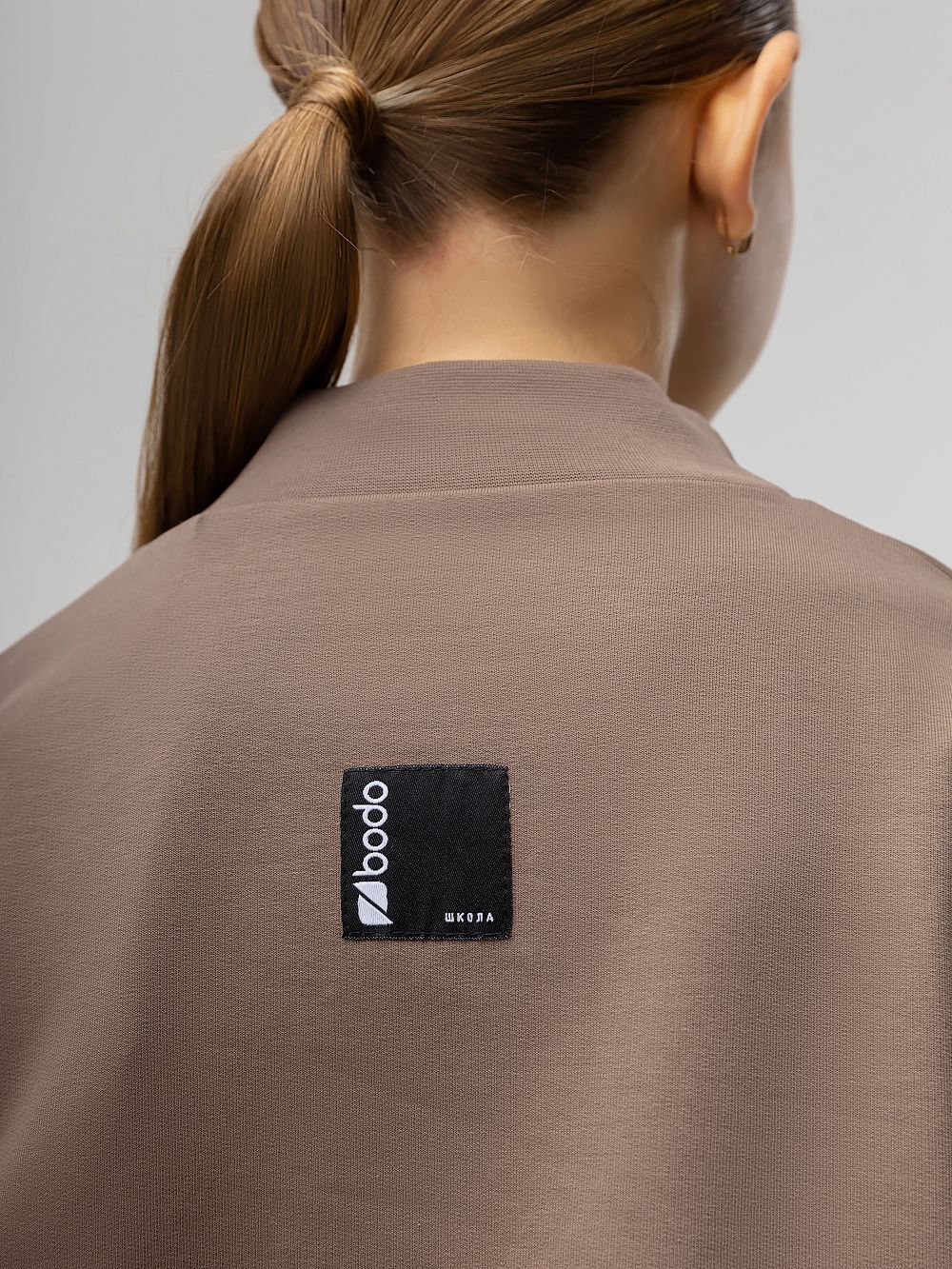 Свитшот с удлиненной спинкой - фото 5