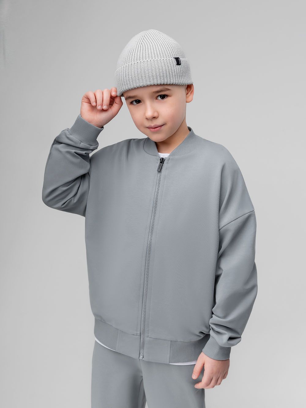 Костюм с бомбером на молнии - фото 4