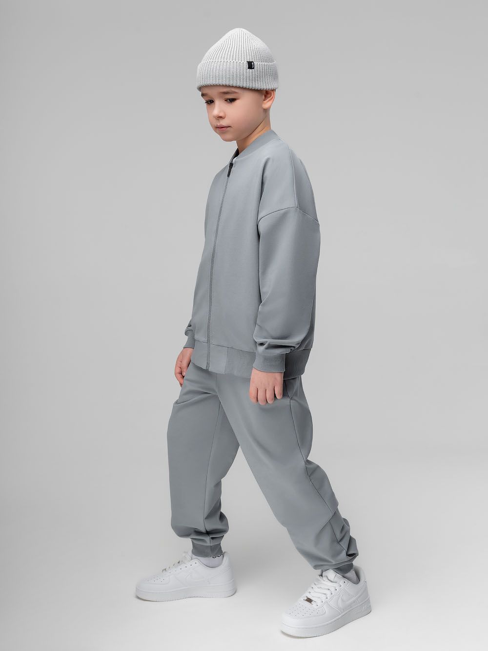 Костюм с бомбером на молнии - фото 6