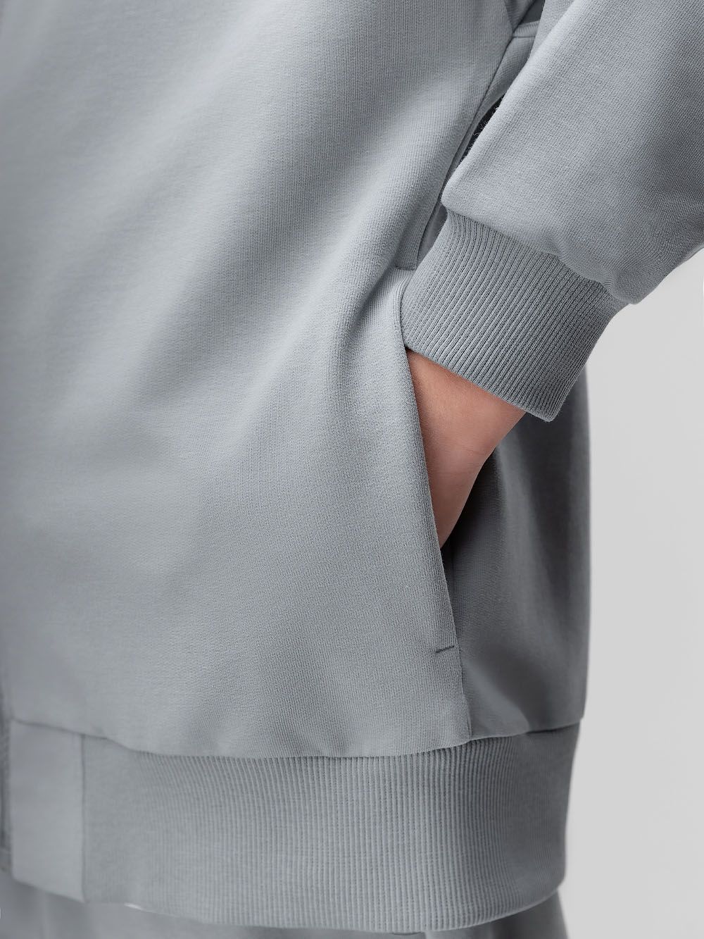 Костюм с бомбером на молнии - фото 7