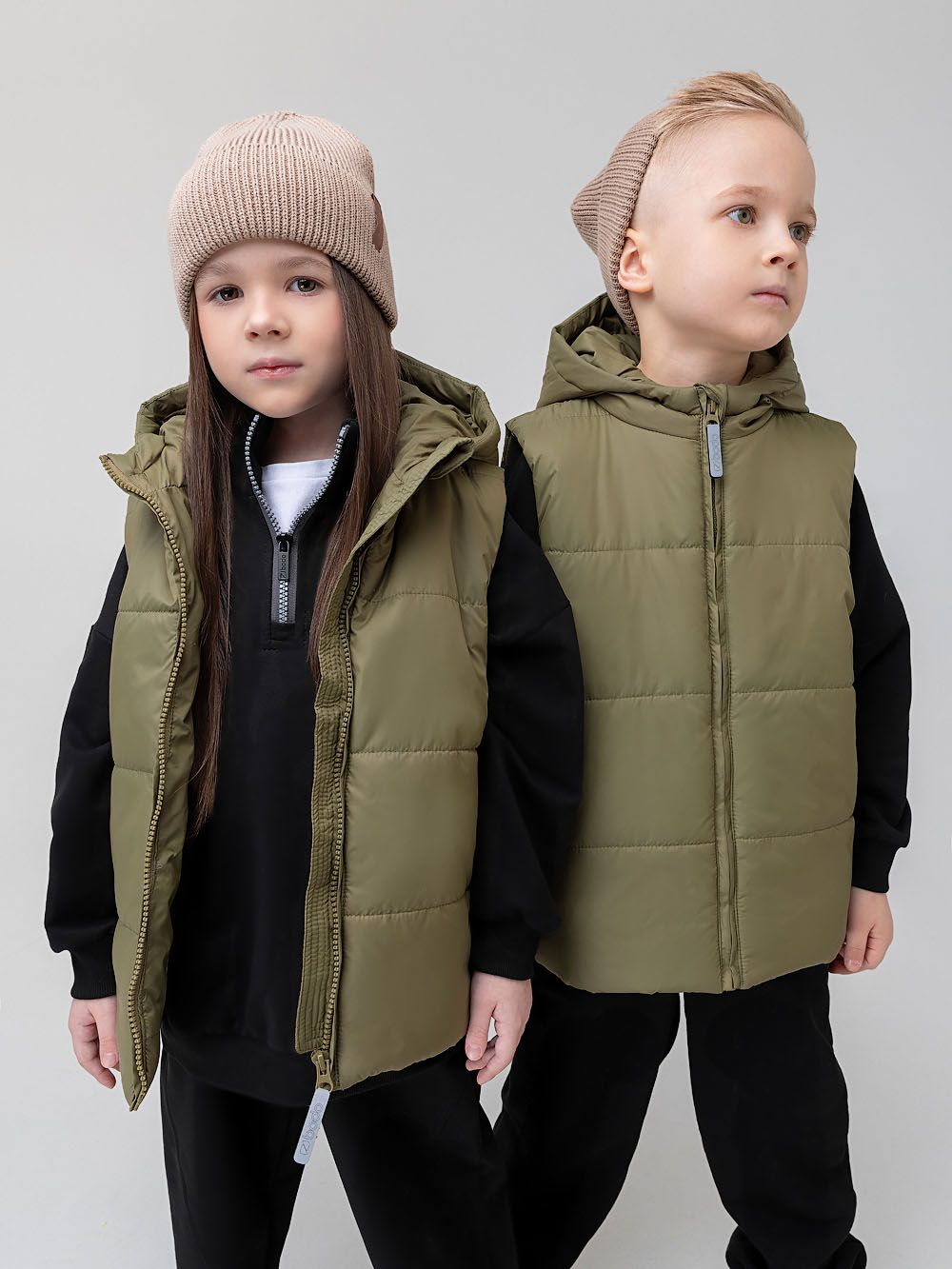 Жилет с капюшоном - фото 1