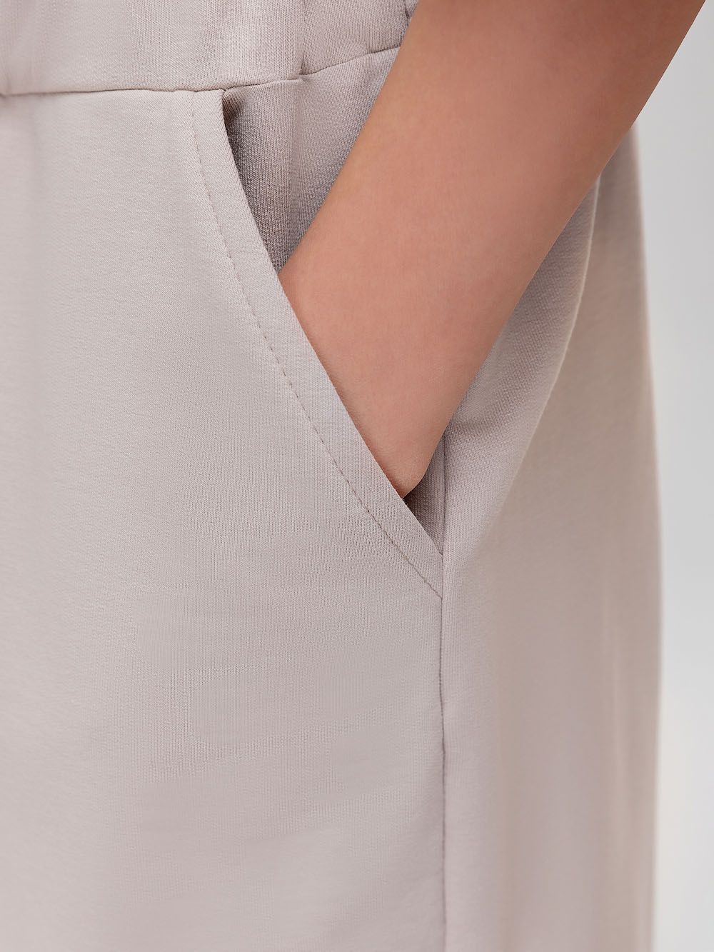Костюм с футболкой на молнии - фото 8