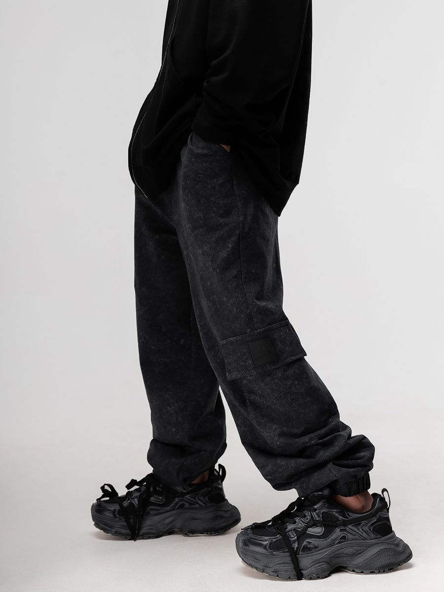 Брюки с накладными карманами - фото 8