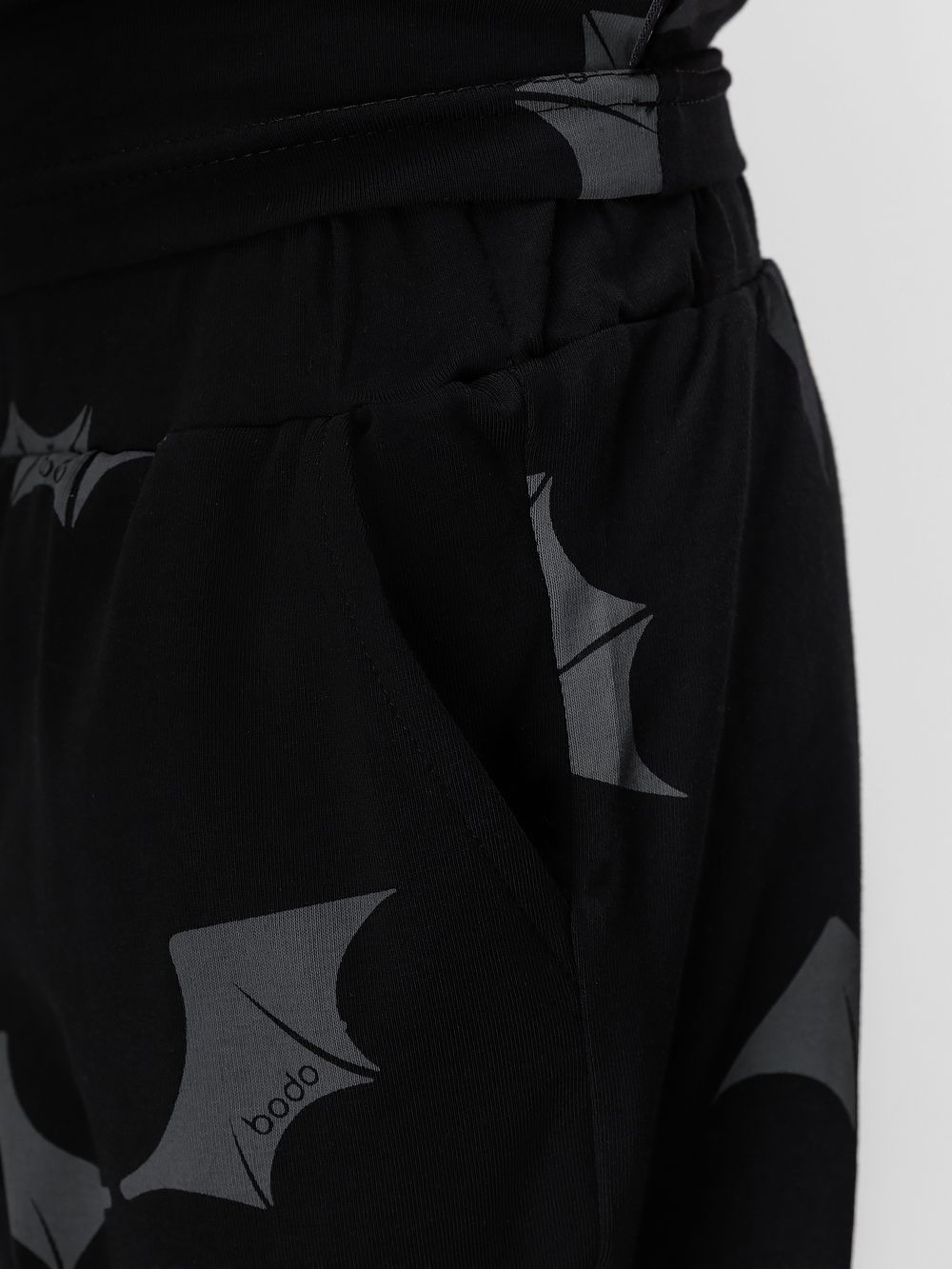 Костюм с футболкой с набивкой - фото 7