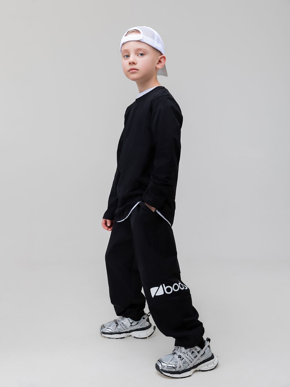 Брюки с печатью на левой половине - фото 1