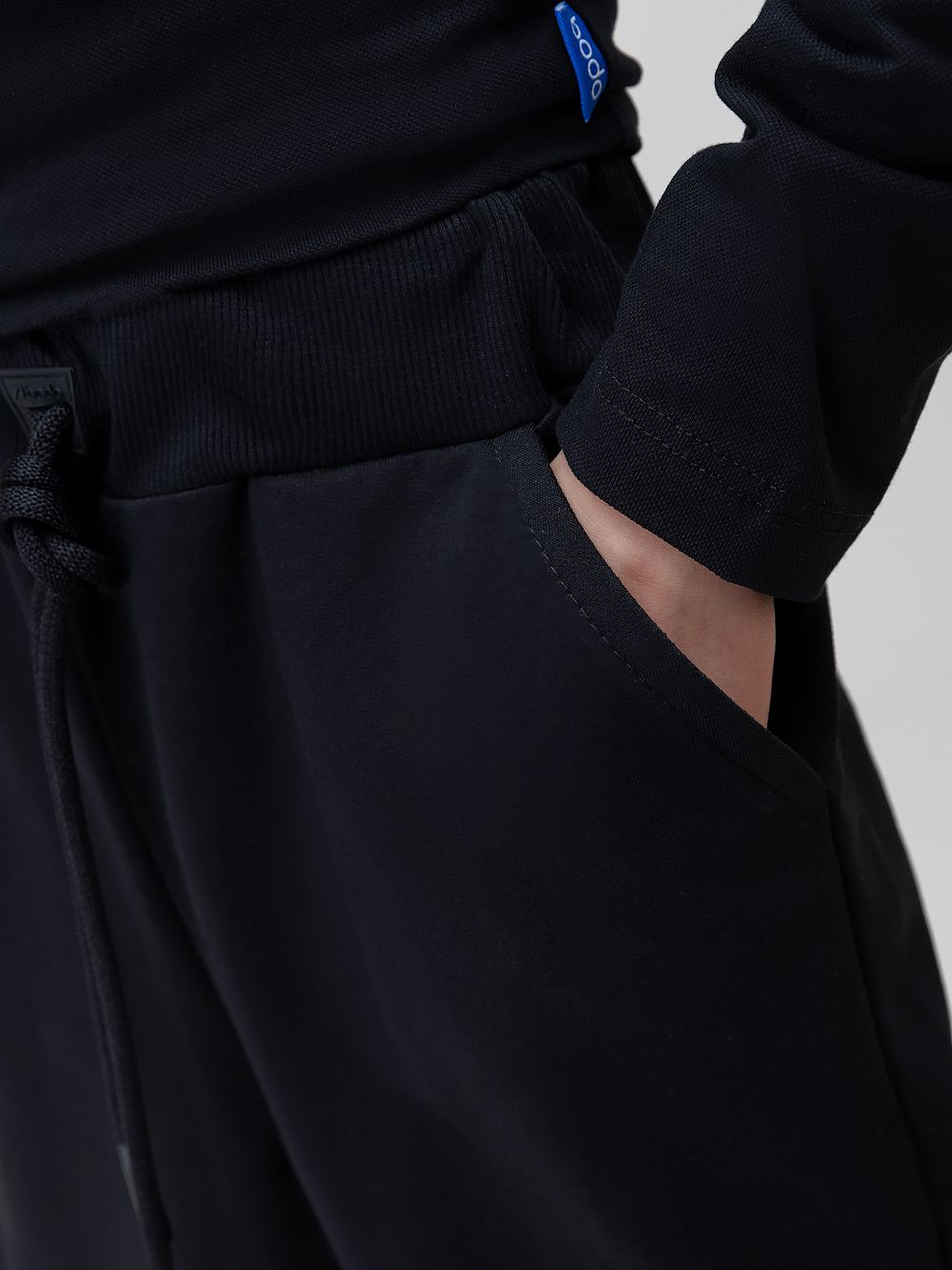 Брюки с печатью на левой половине - фото 7