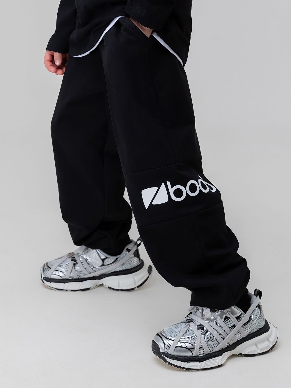 Брюки с печатью на левой половине - фото 12