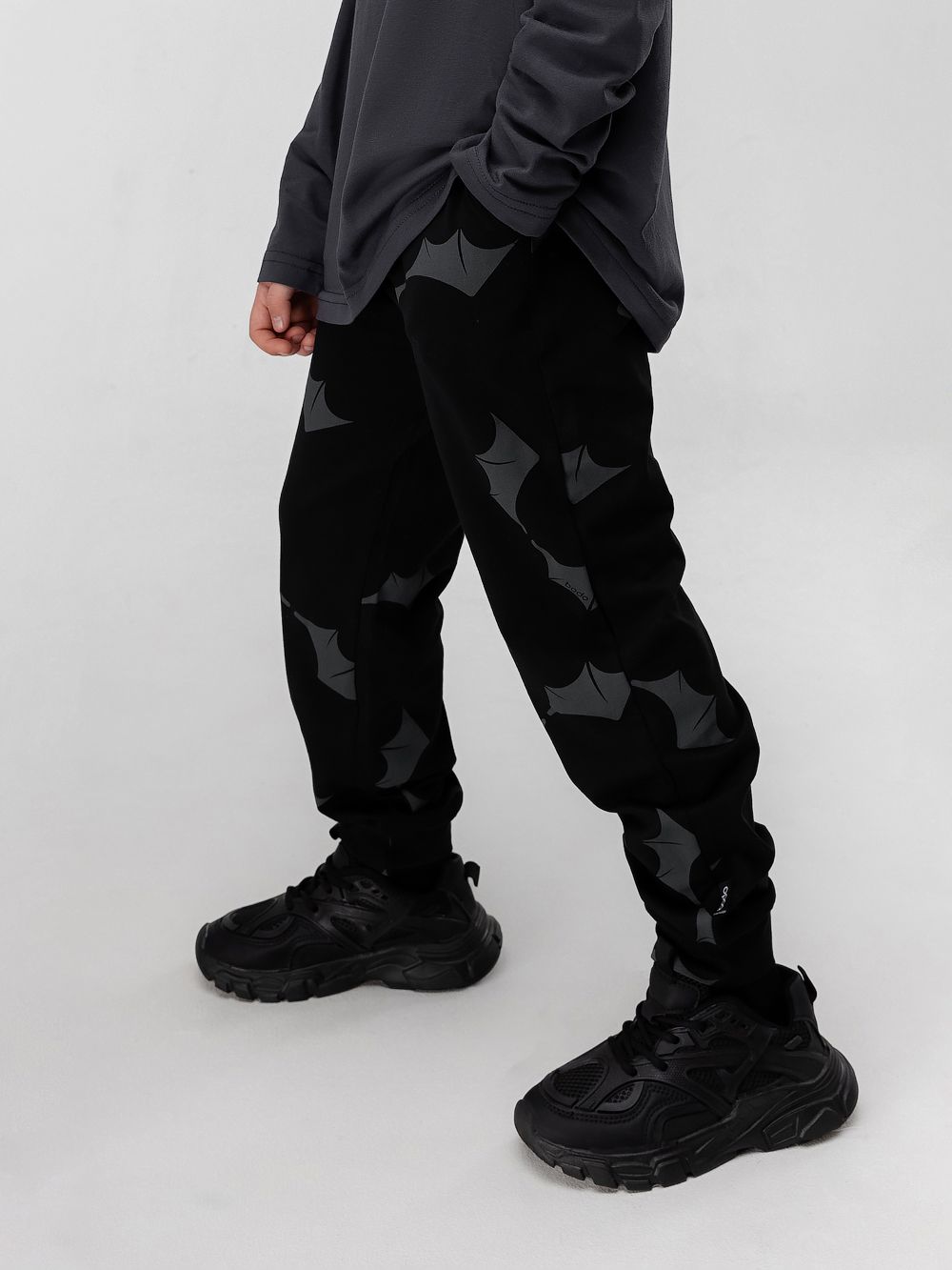 Брюки - джогерры с набивкой - фото 8