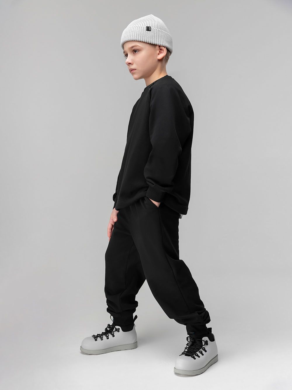 Костюм со свободным свитшотом - фото 6