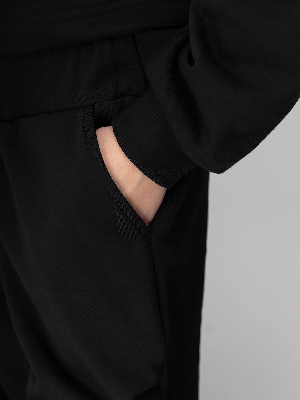 Костюм со свободным свитшотом - фото 9