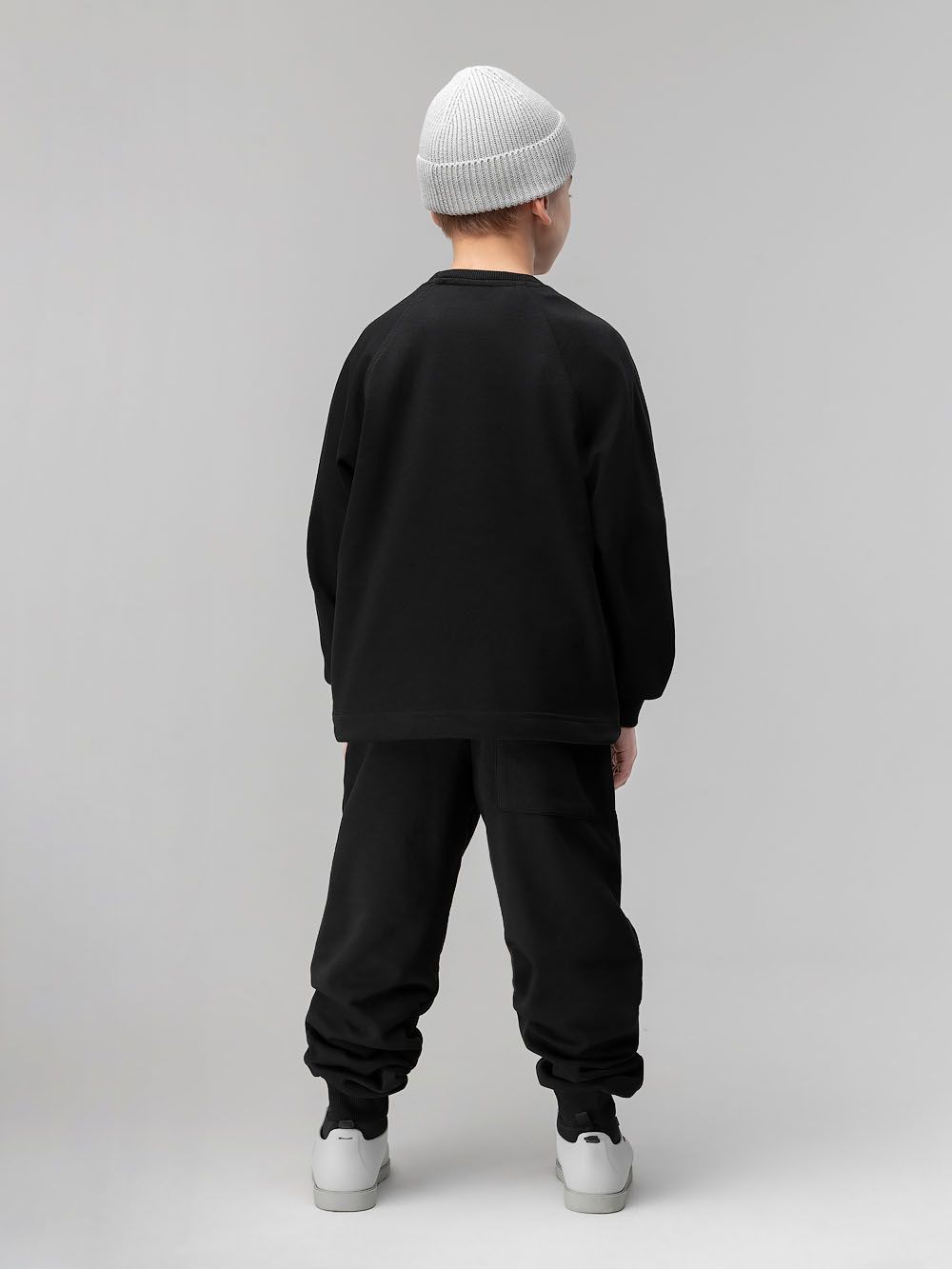 Костюм со свободным свитшотом - фото 10