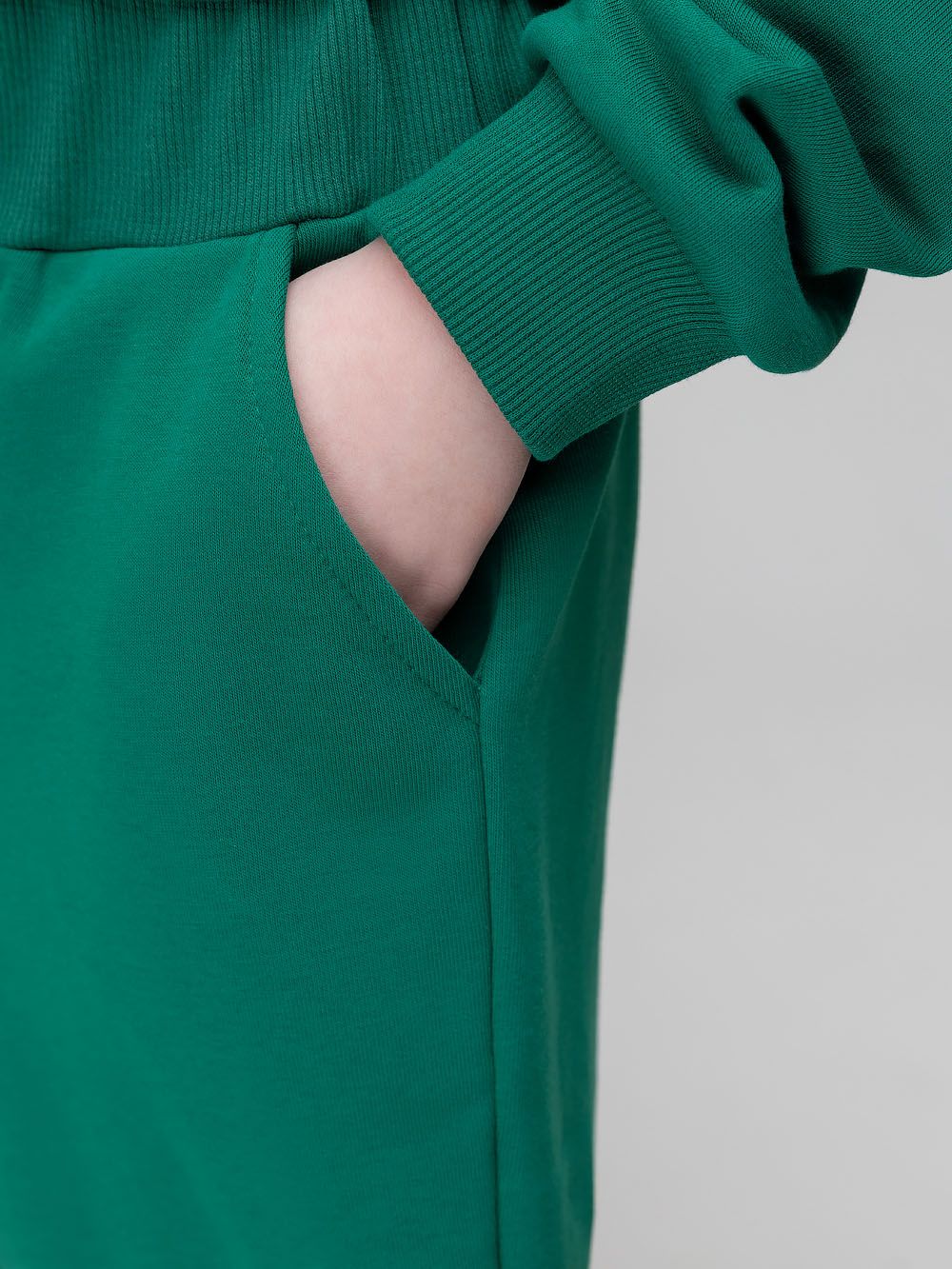 Костюм со свободным свитшотом - фото 10