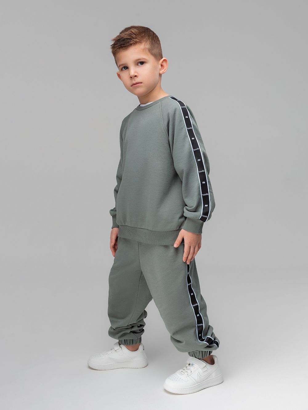 Костюм со свитшотом с брендированной лентой - фото 3