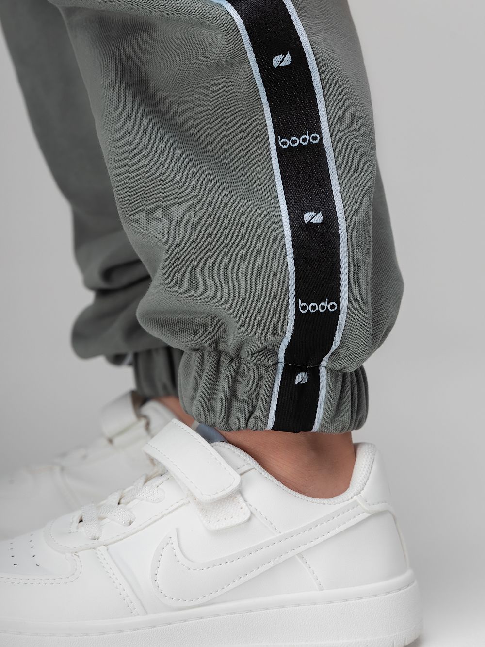 Костюм со свитшотом с брендированной лентой - фото 4