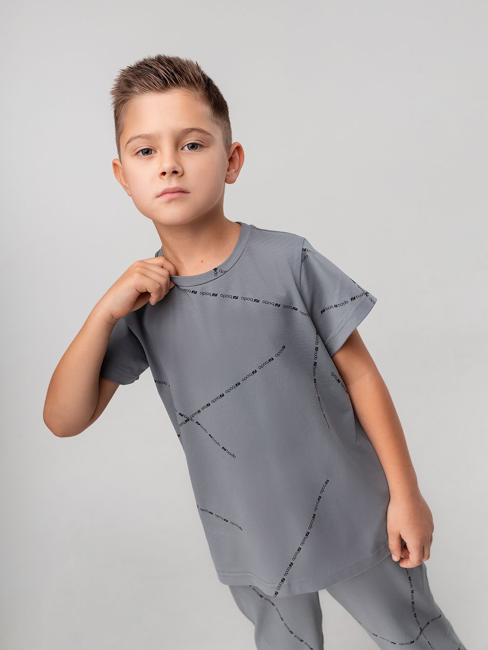 Костюм с футболкой с набивкой - фото 2