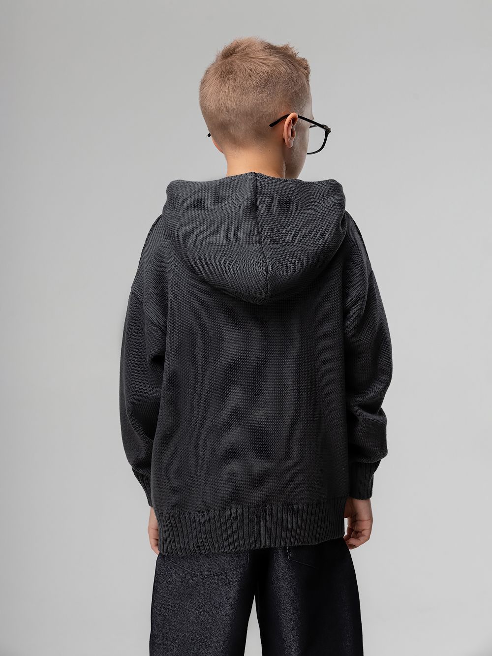 Вязаный свитер с капюшоном - фото 5