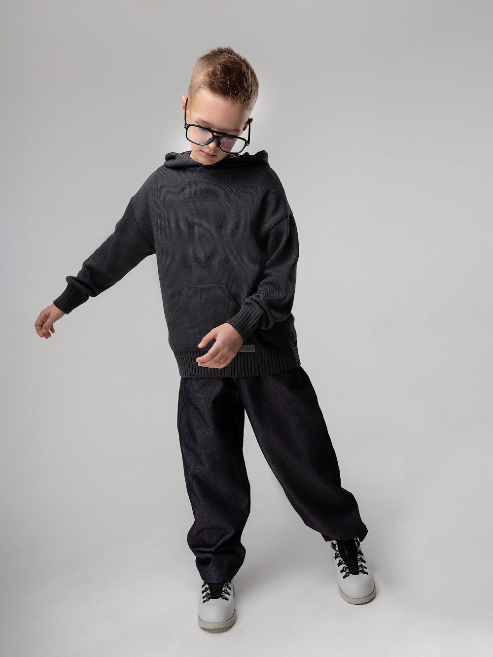 Вязаный свитер с капюшоном - фото 8