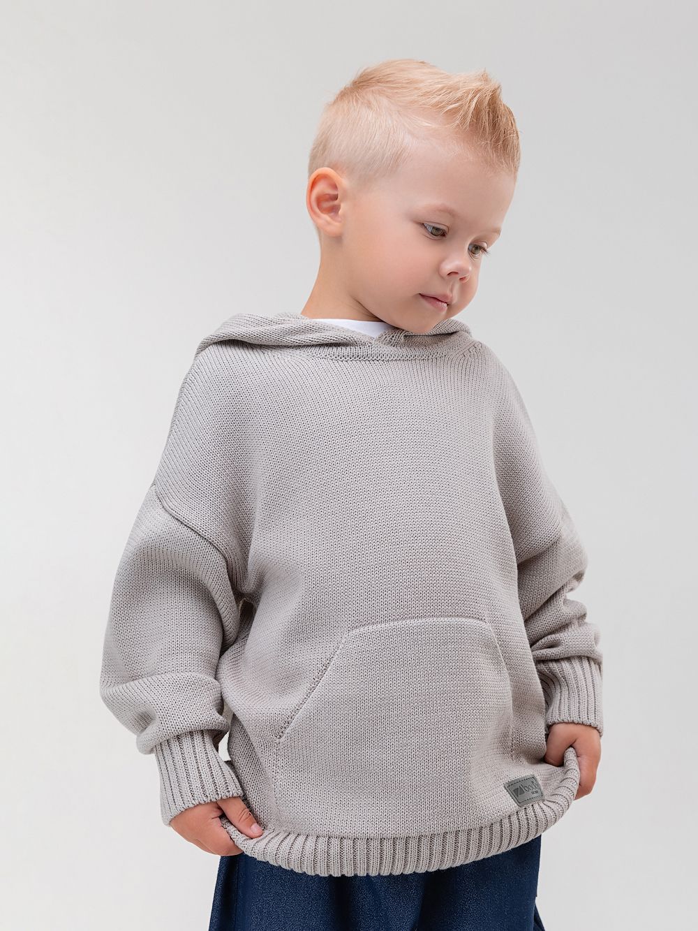 Вязаный свитер с капюшоном - фото 4
