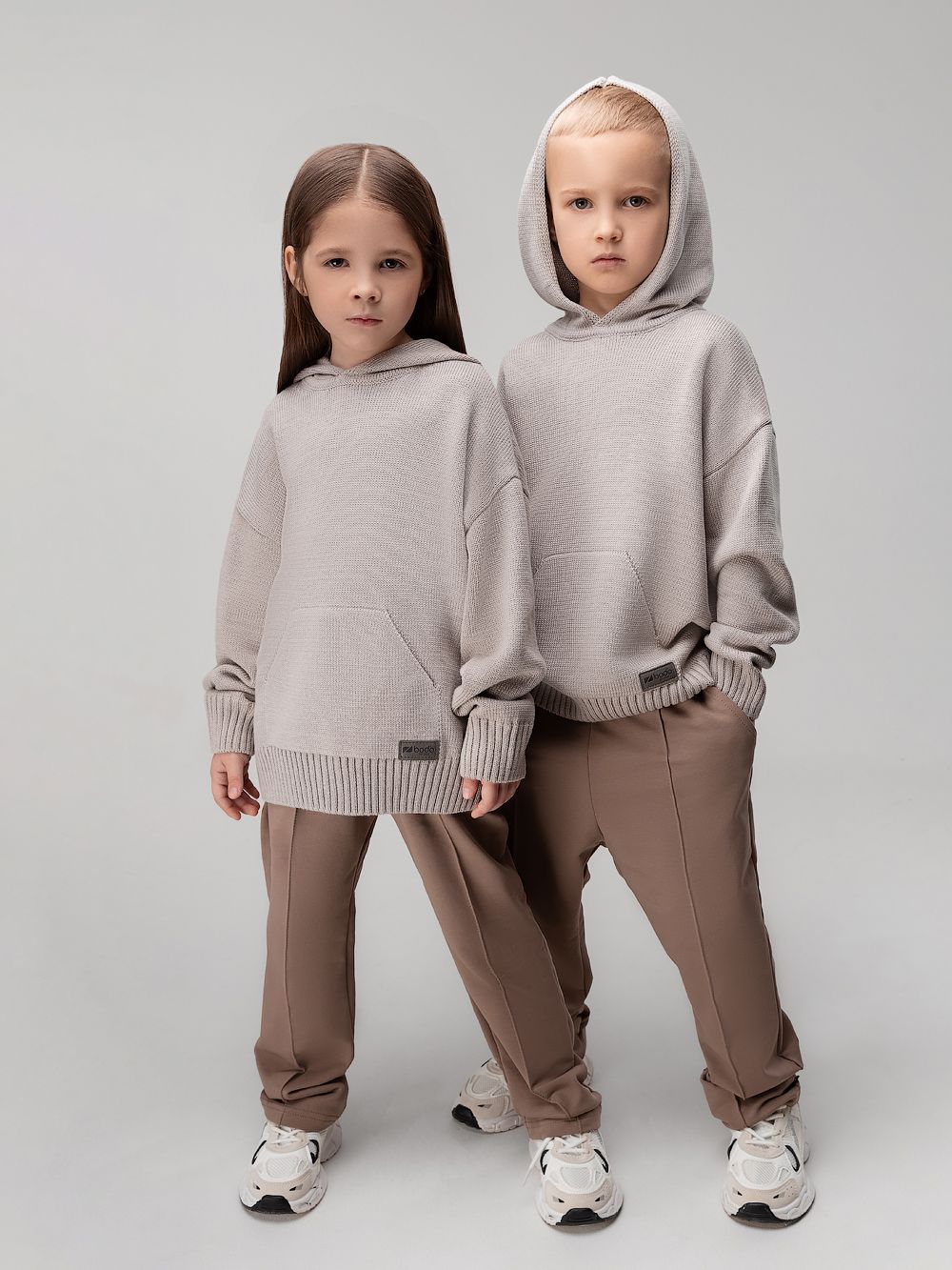 Вязаный свитер с капюшоном - фото 1