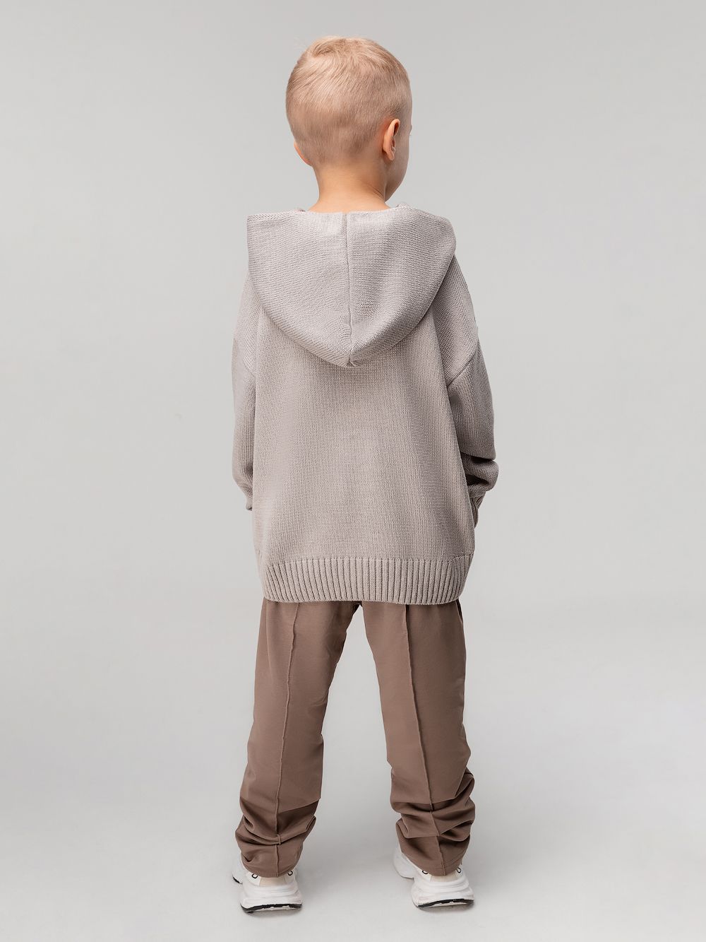 Вязаный свитер с капюшоном - фото 5