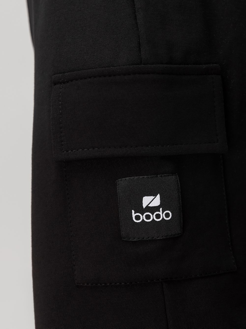 Шорты с накладными карманами - фото 4