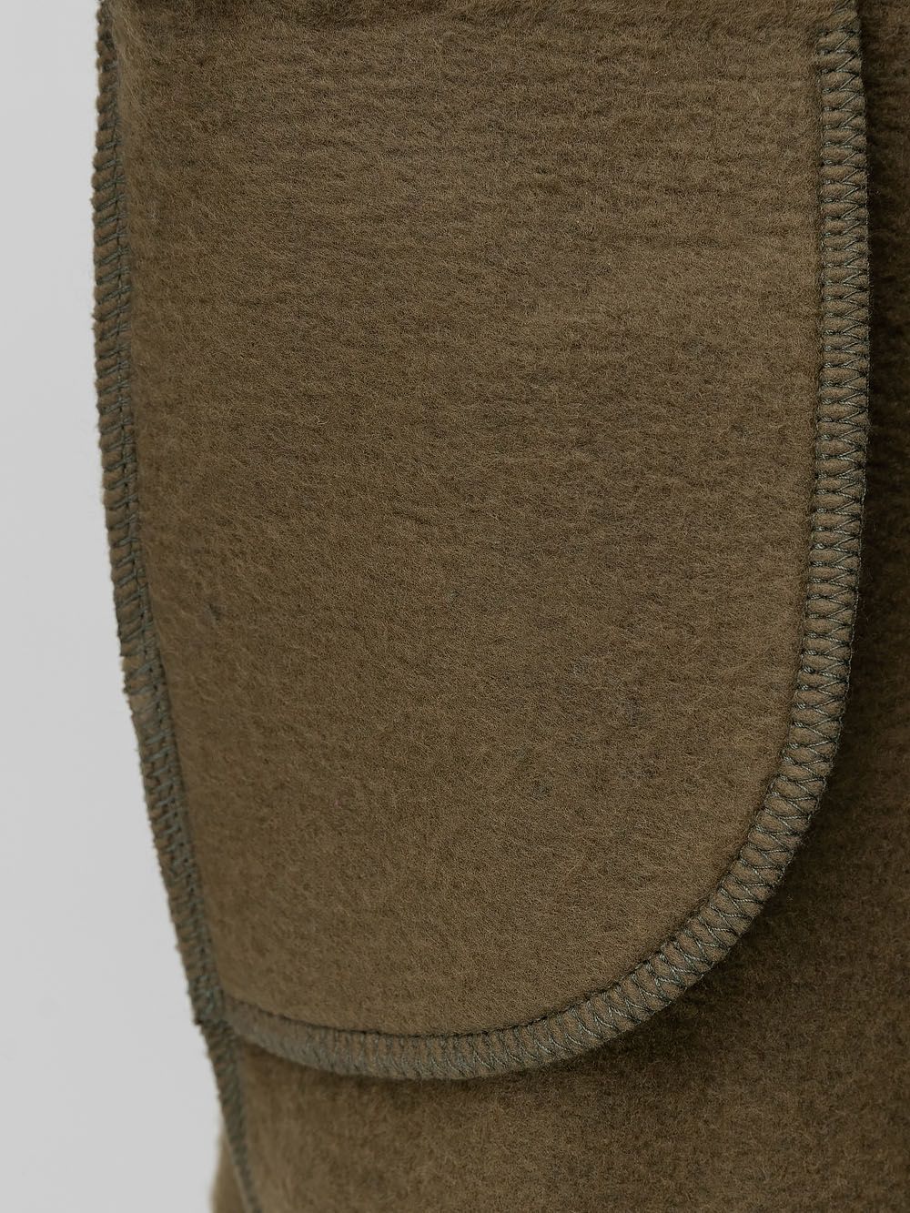 Брюки с начёсом с накладными карманами - фото 8