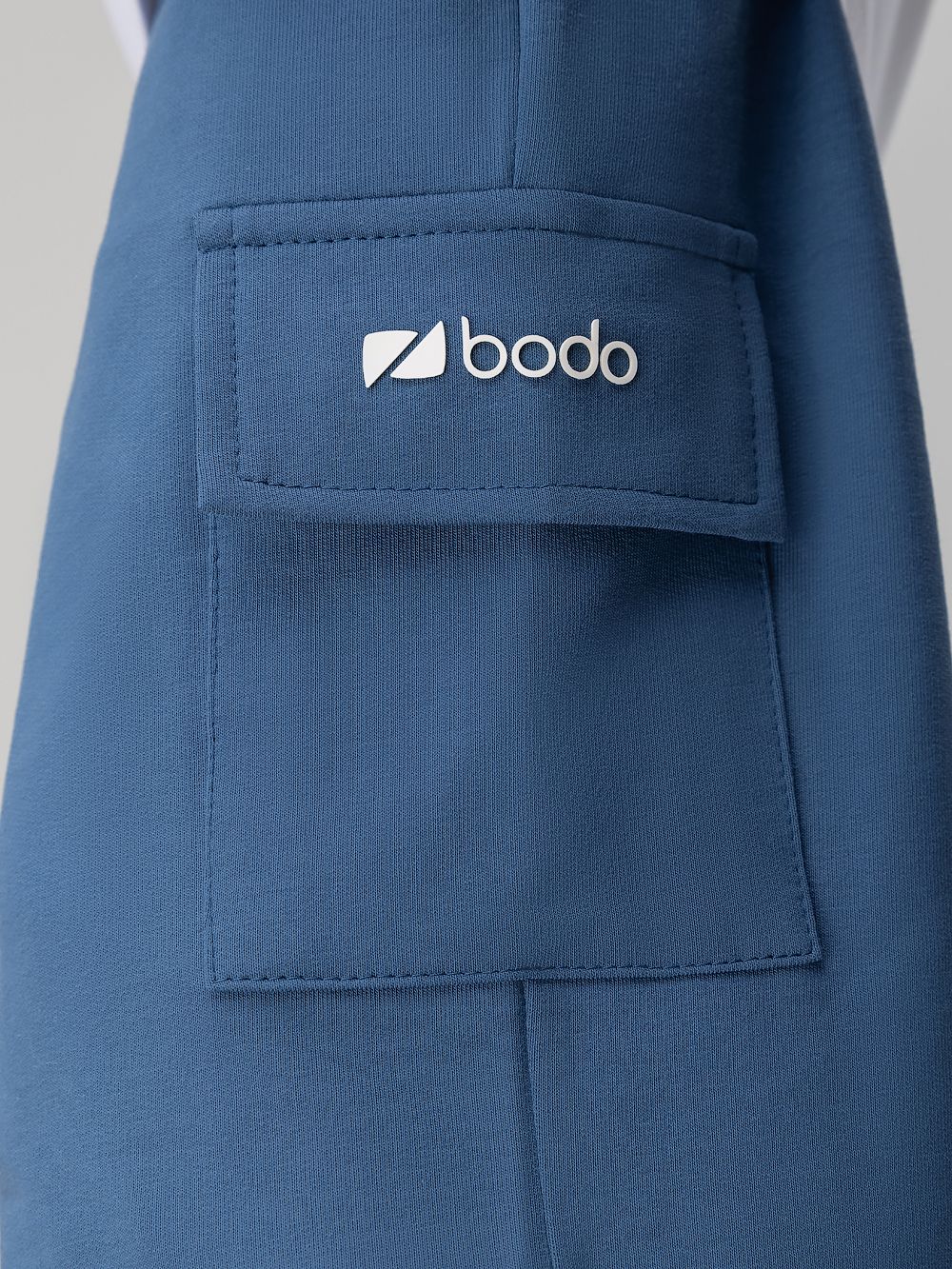 Шорты с накладными карманами - фото 4