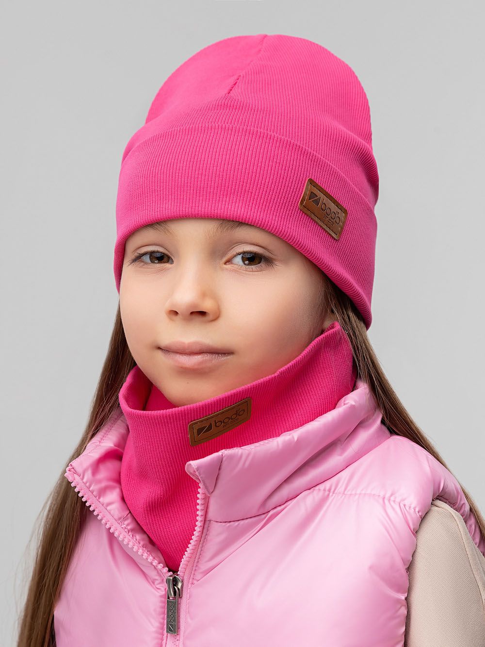 Комплект (шапка, снуд) с кожзам нашивкой - фото 1