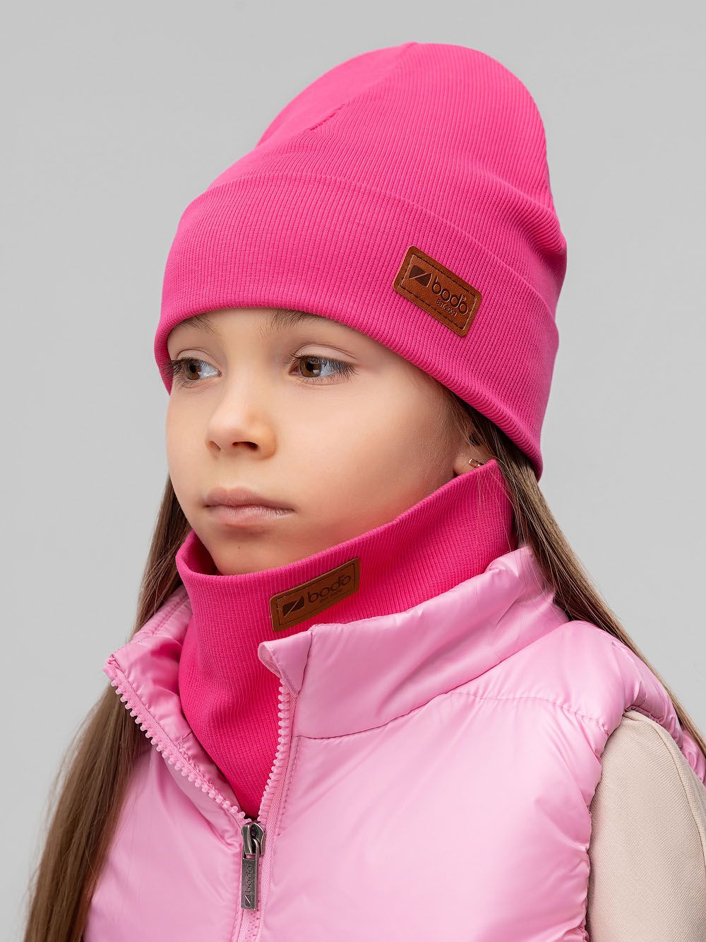 Комплект (шапка, снуд) с кожзам нашивкой - фото 2