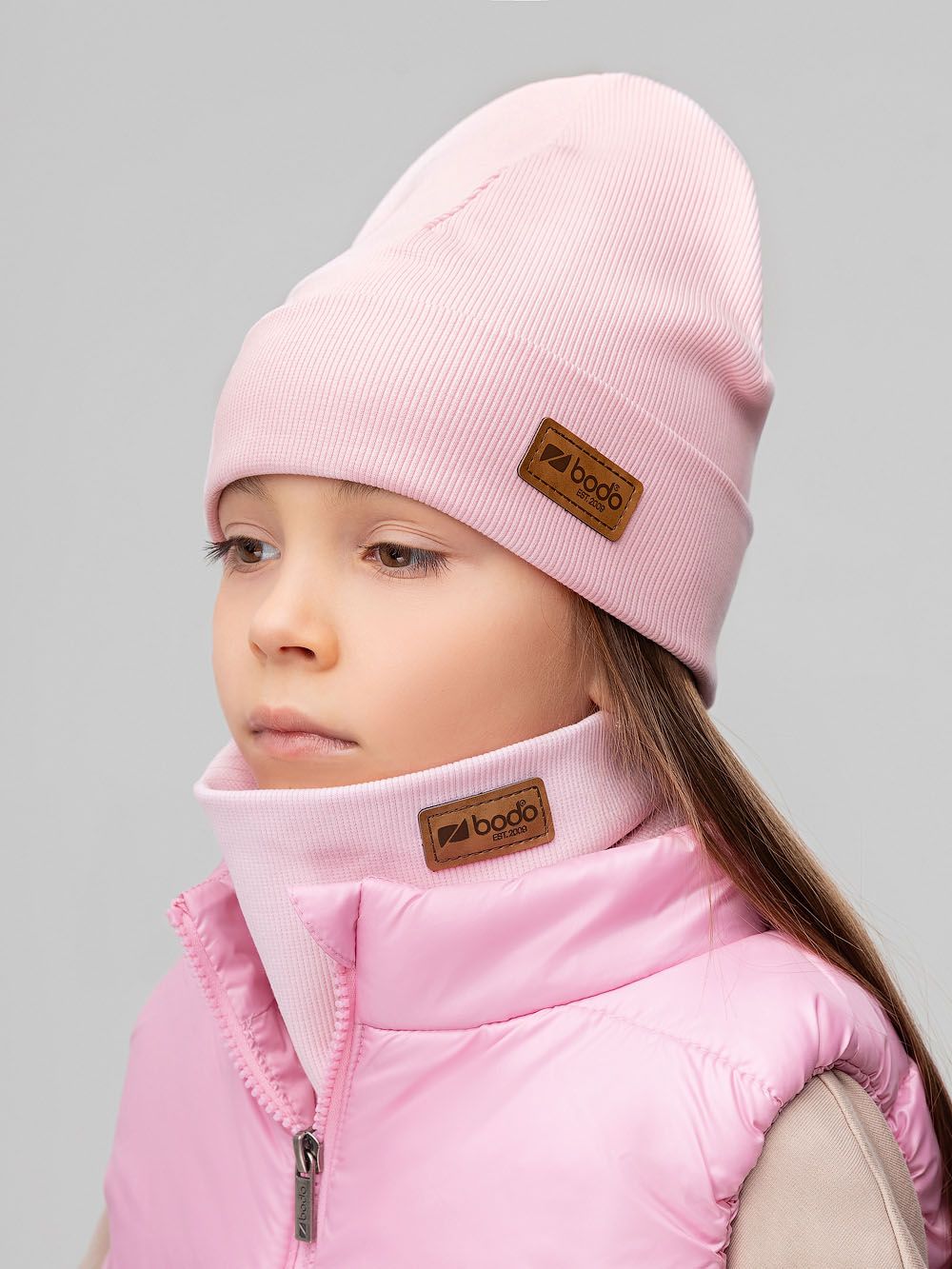 Комплект (шапка, снуд) с кожзам нашивкой - фото 2