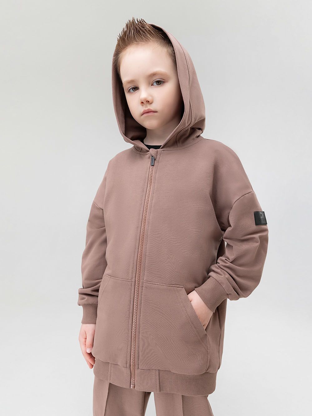 Костюм с отстрочками на брюках - фото 3