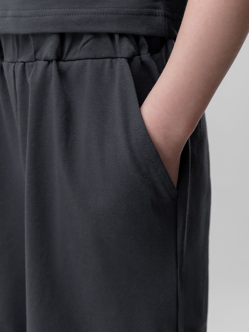 Костюм однотонный с шортами - фото 4