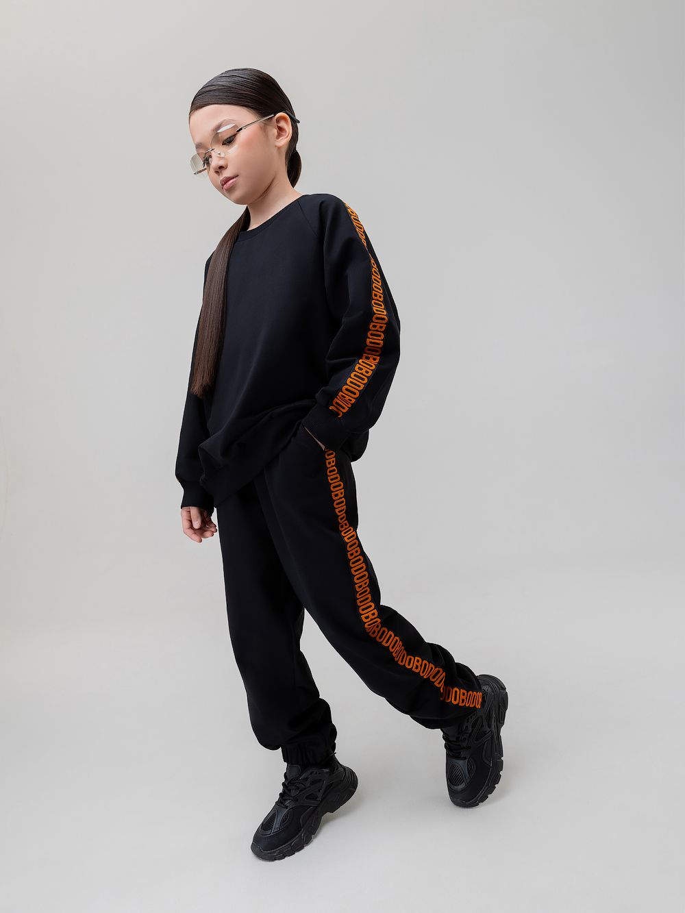 Костюм с брендированной лентой - фото 3