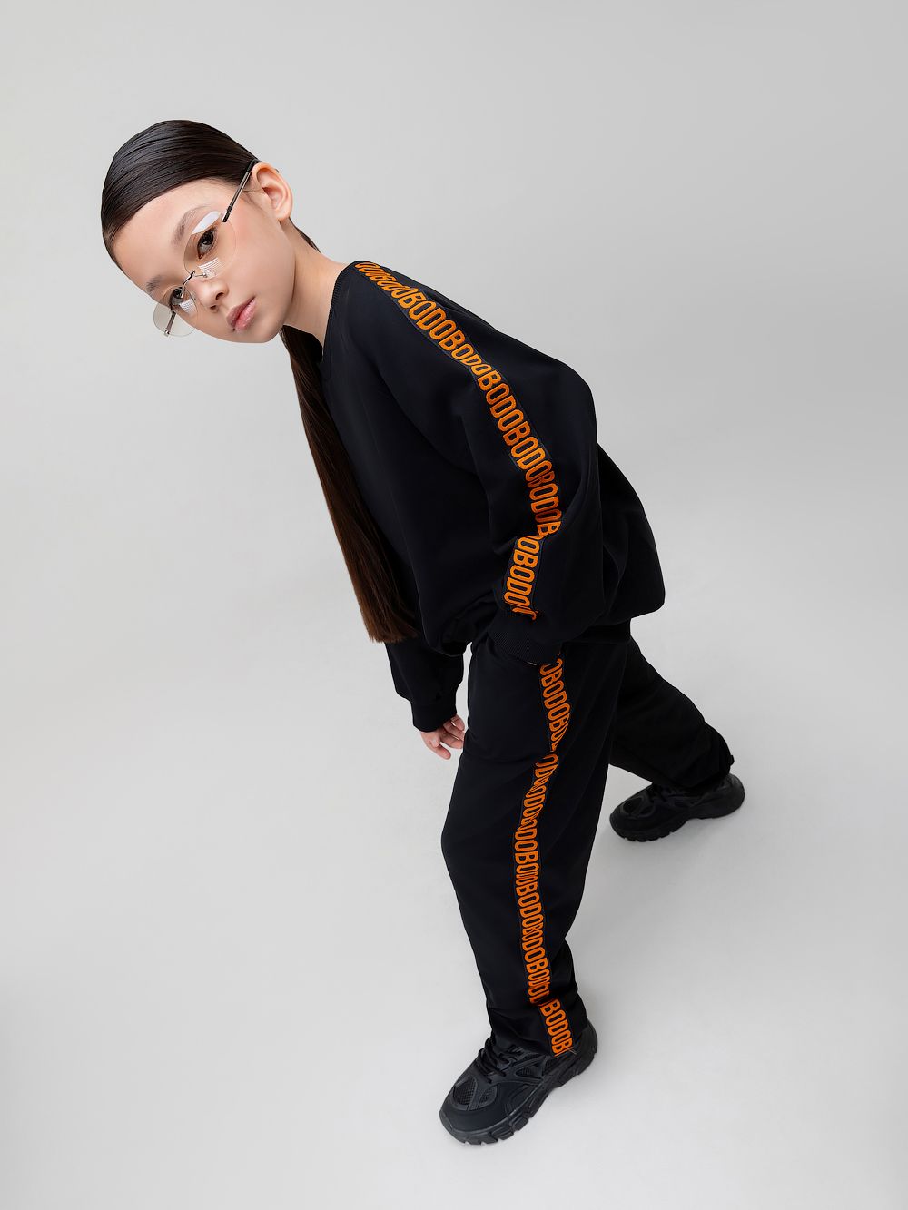 Костюм с брендированной лентой - фото 4