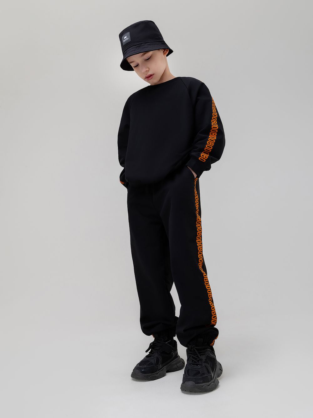 Костюм с брендированной лентой - фото 2