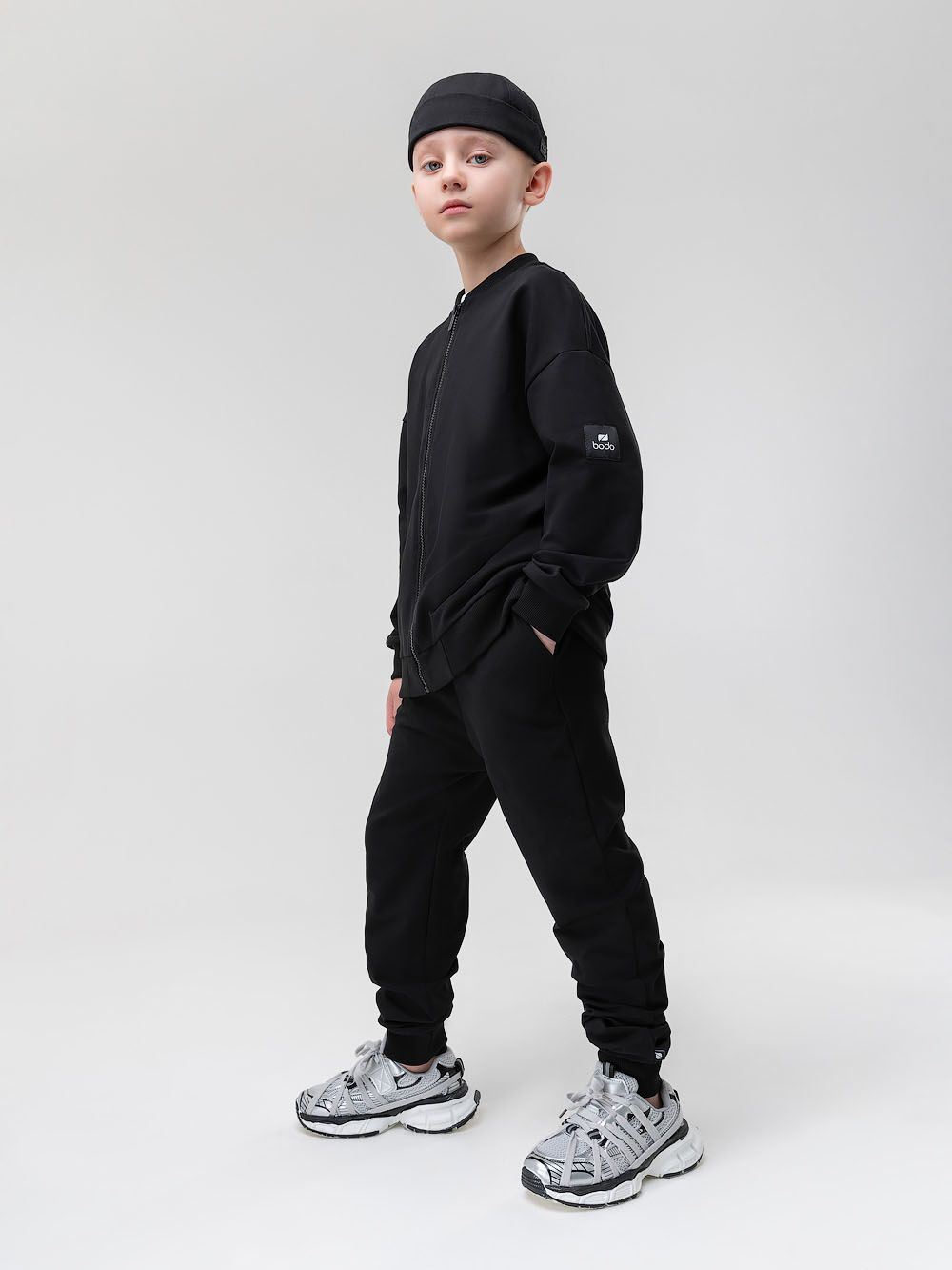 Костюм с бомбером на молнии - фото 8