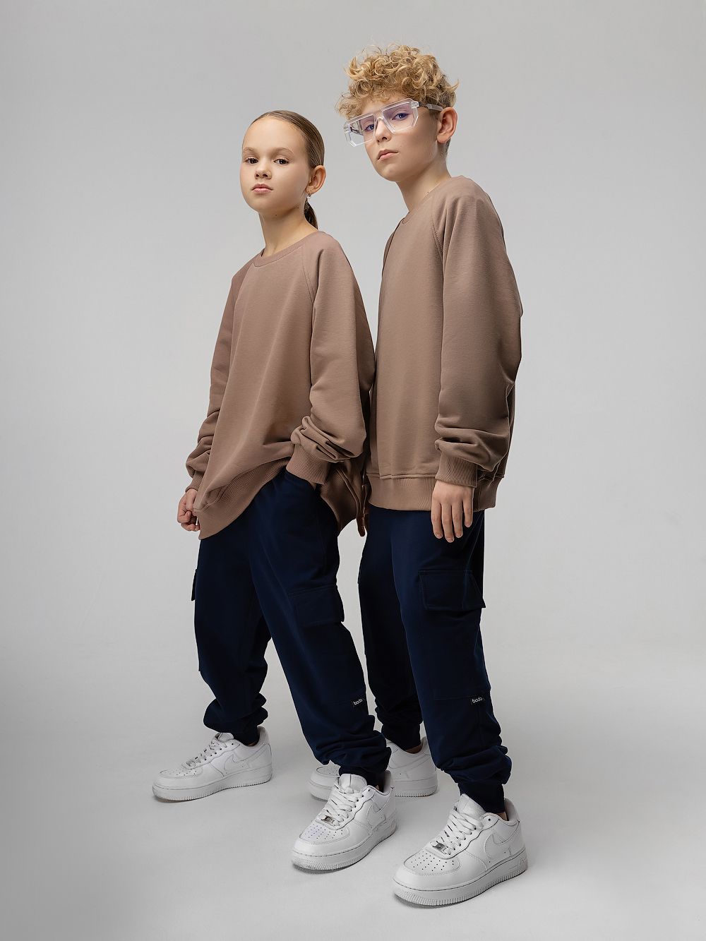 Брюки с накладными карманами - фото 1