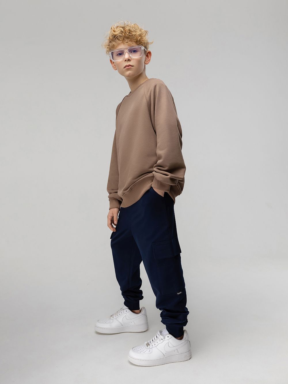 Брюки с накладными карманами - фото 3