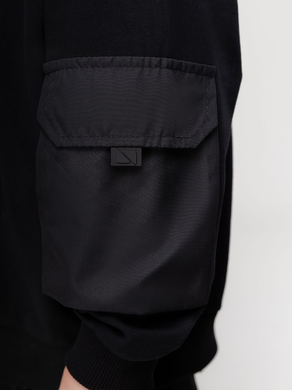 Толстовка с карманом на рукаве - фото 6